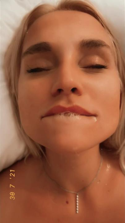 Zoie Burgher Cumshot Facial Sextape Onlyfans Video Leaked