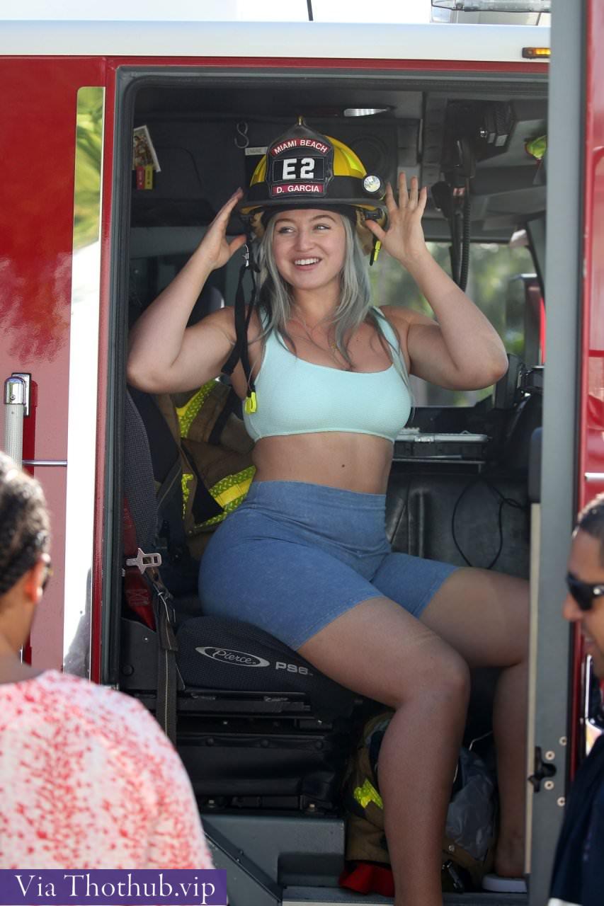 Iskra Lawrence Sexy 5 2