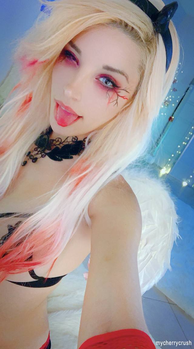 Cherry-Crush-Only-Fans-20201014-139930141-So-I-did-this-Demon-Angel-thing-for-halloween-What-other-c