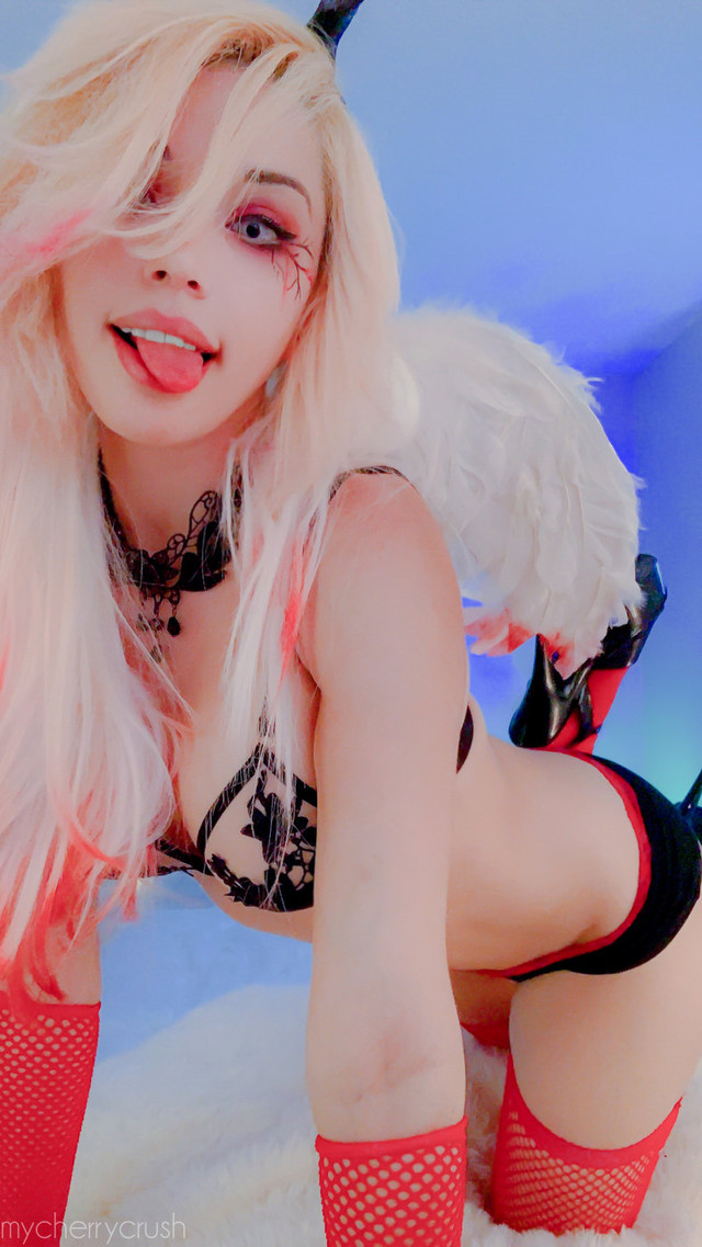 Cherry-Crush-Only-Fans-20201014-139930146-So-I-did-this-Demon-Angel-thing-for-halloween-What-other-c