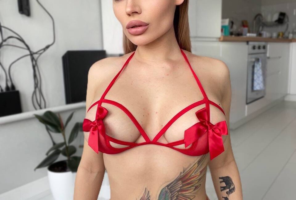 Nude lips alice red OnlyFans Alicepremium. 