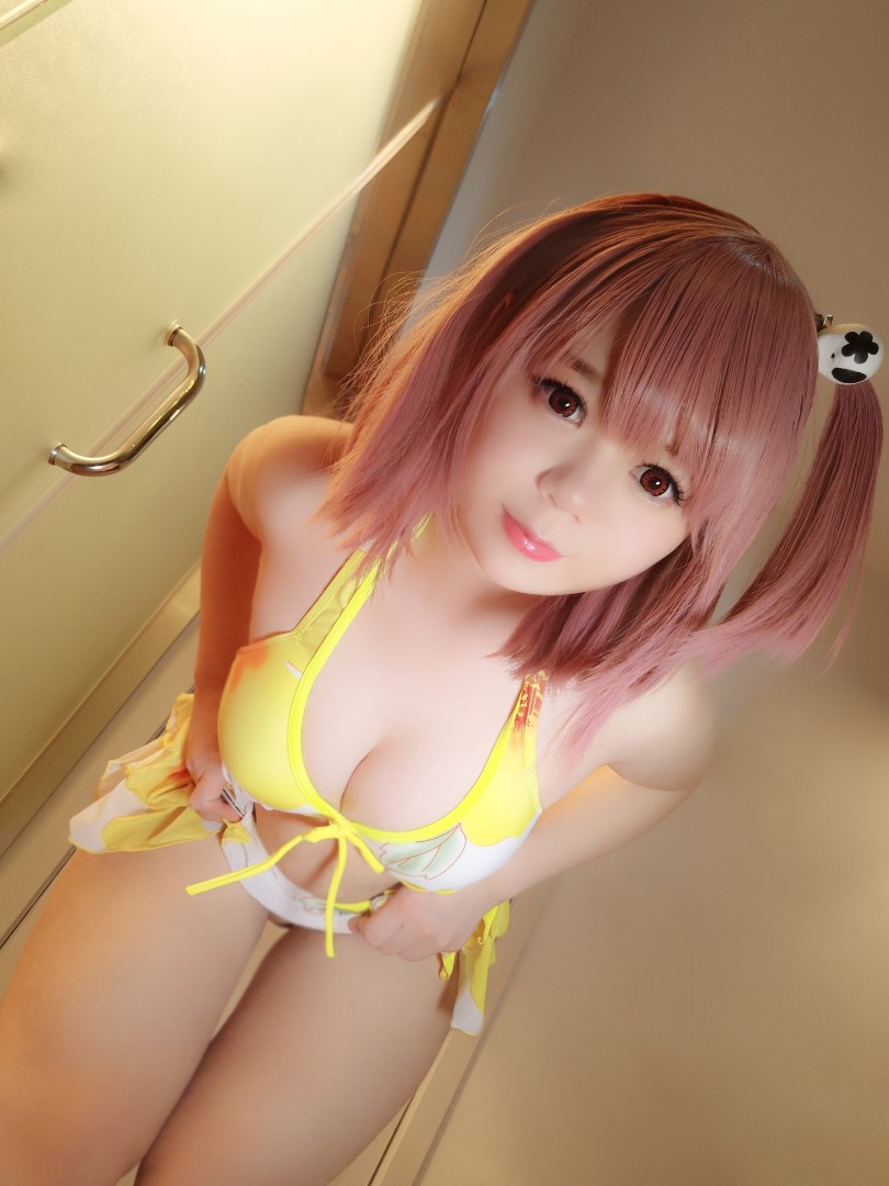 Nikumikyo Yellow Bikini Volume 4 Nude Photos