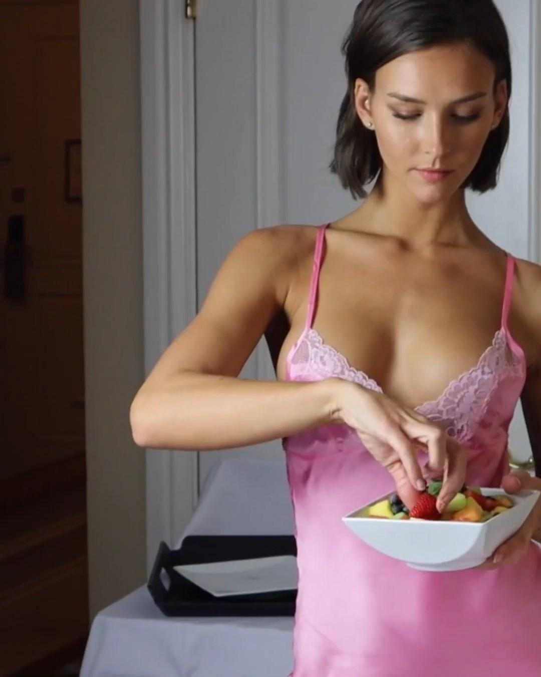 rachel cook topless nightgown modeling video leaked HPZDVN