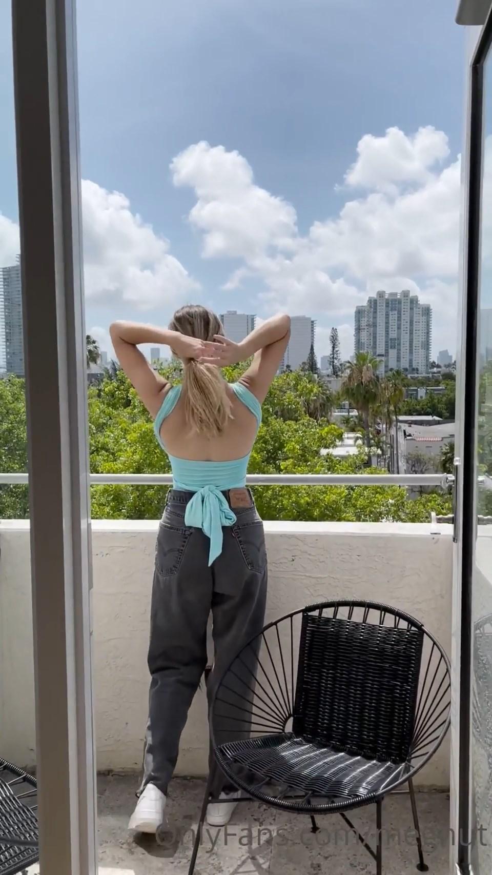 megnutt02 topless balcony onlyfans video leaked VRVKZI