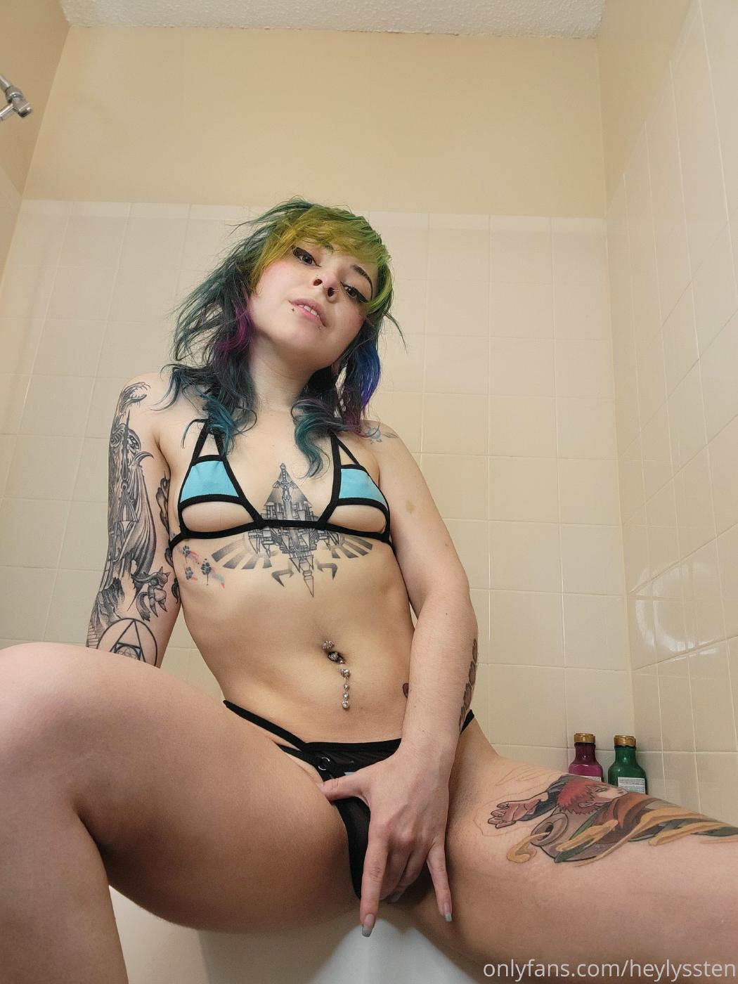 heylyssten bikini shower masturbation onlyfans set leaked LKFQYD