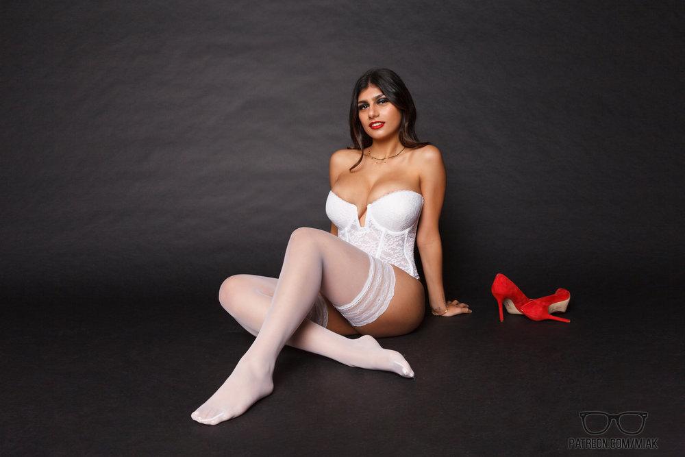 mia khalifa corset lingerie photoshoot patreon set leaked AEDZVE