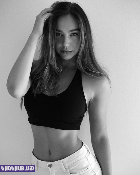 Alexis Ren, a sweetheart on Ins