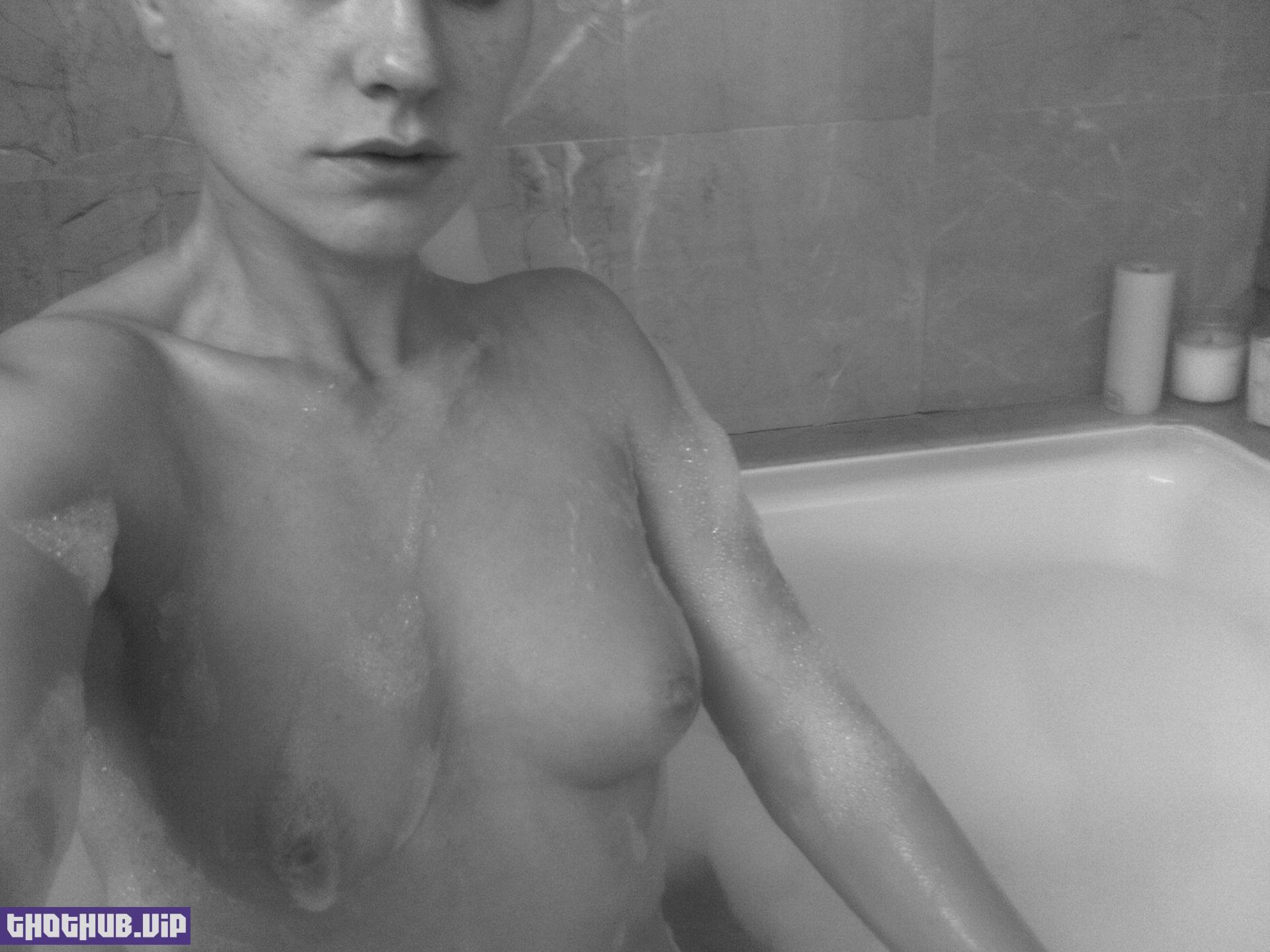Anna Paquin nude photos leaked by The Fappening from hacked iCloud