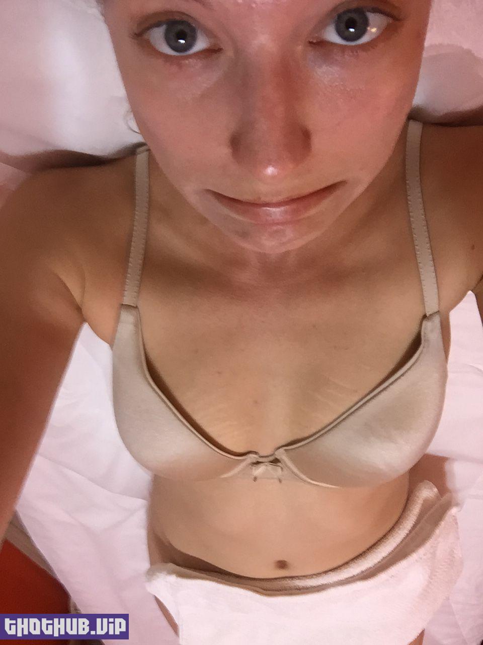Actress Caitlin Gerard nude selfies leaked from hacked iCloud by The Fappening