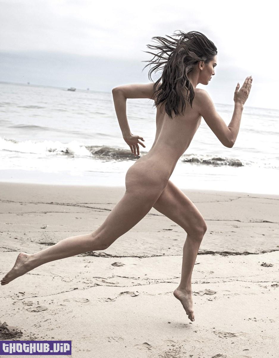 Topless jenner leaked kendall Kendall Jenner