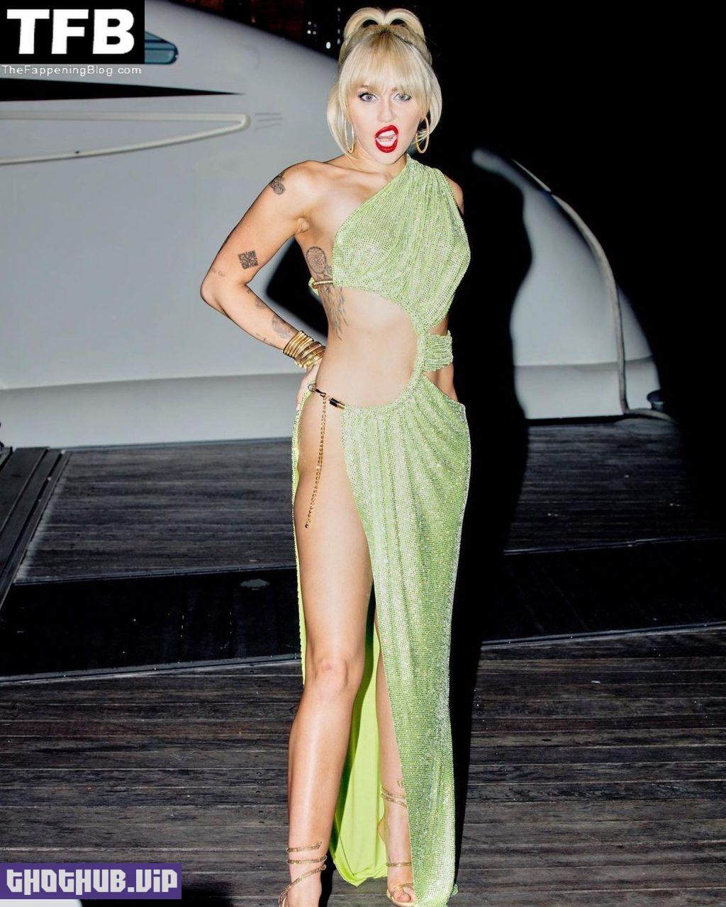 Miley Cyrus Pantyless in Sexy Dress 5 thefappeningblog.com