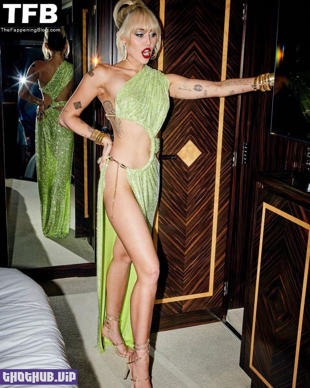 Miley Cyrus Pantyless in Sexy Dress 6 thefappeningblog.com