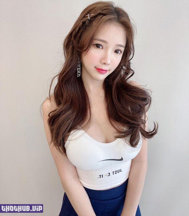 Amber Na - a hot Model from Singapore