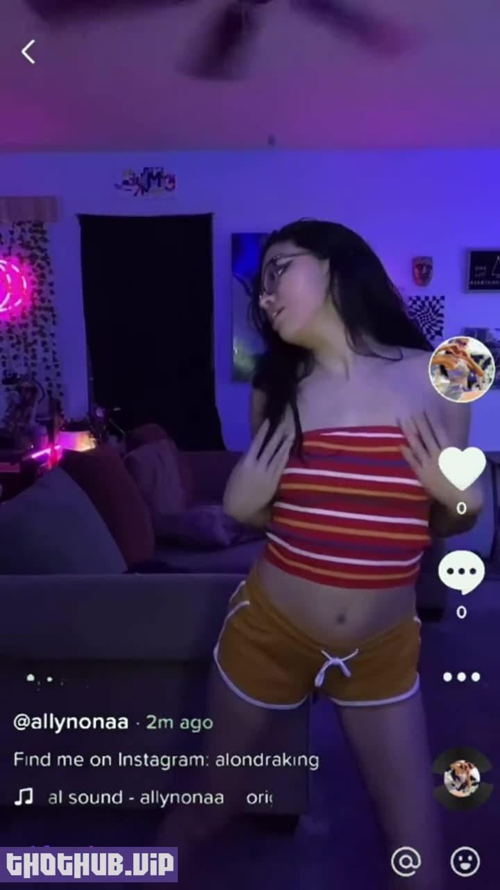 Top Girl With Glasses And Perky Boobs Dances Naked For Her Followers On Thothub