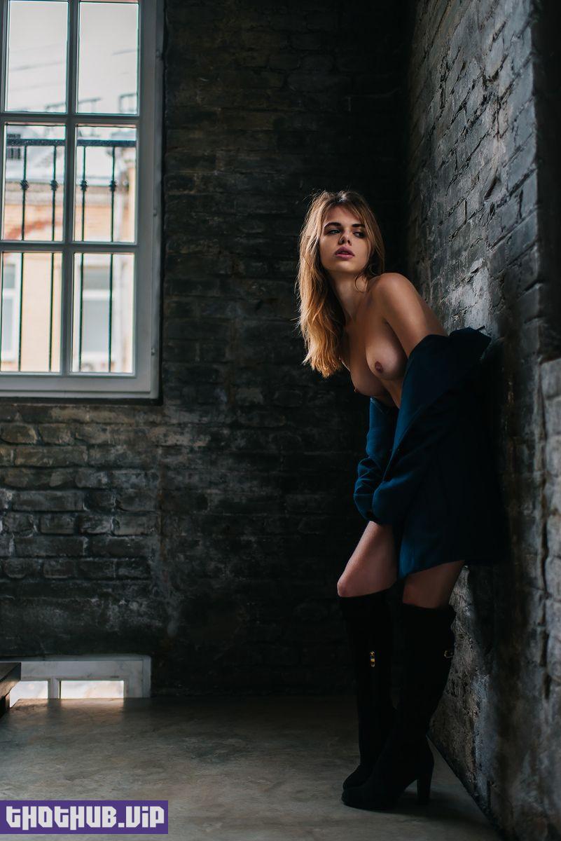 Russian teen model Alexandra Smelova Nude Pussy Photos