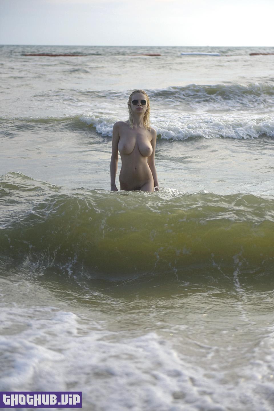 Russian model Julia Logacheva nude photos leaked
