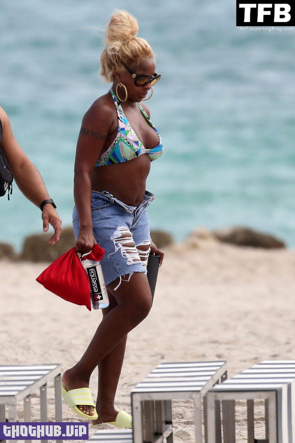 Sexy Mary J Blige Relaxes In A Bikini On The Beach In Miami 67 Photos